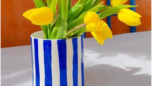 Upcycling d'un pot chiné en vase rayé