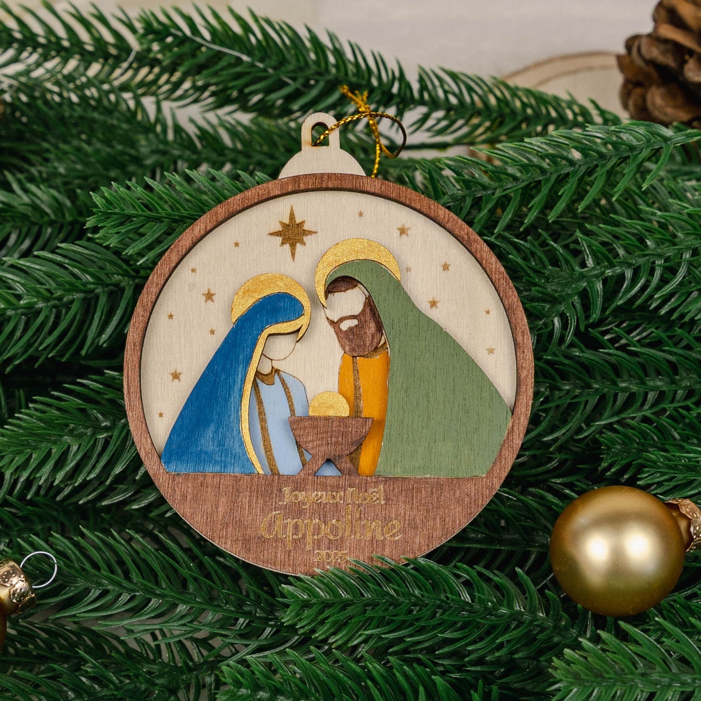 Boule de Noël en bois – Crèche personnalisée