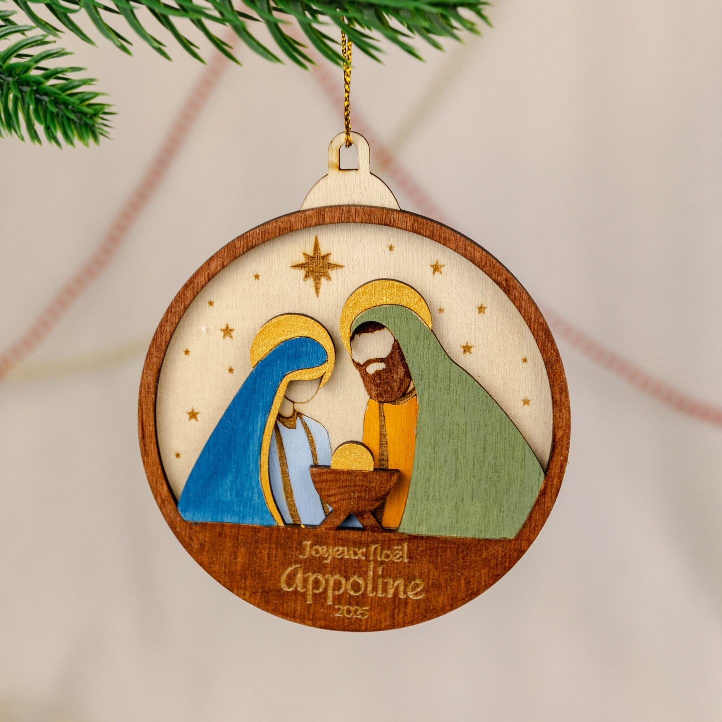 Boule de Noël en bois – Crèche personnalisée