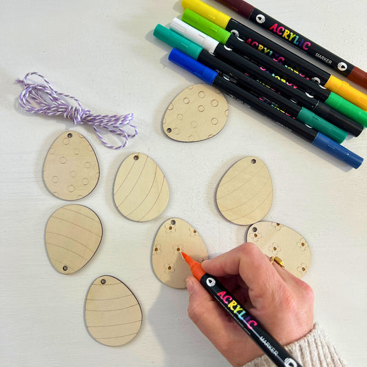 Guirlande d'œufs de Pâques en bois à colorier