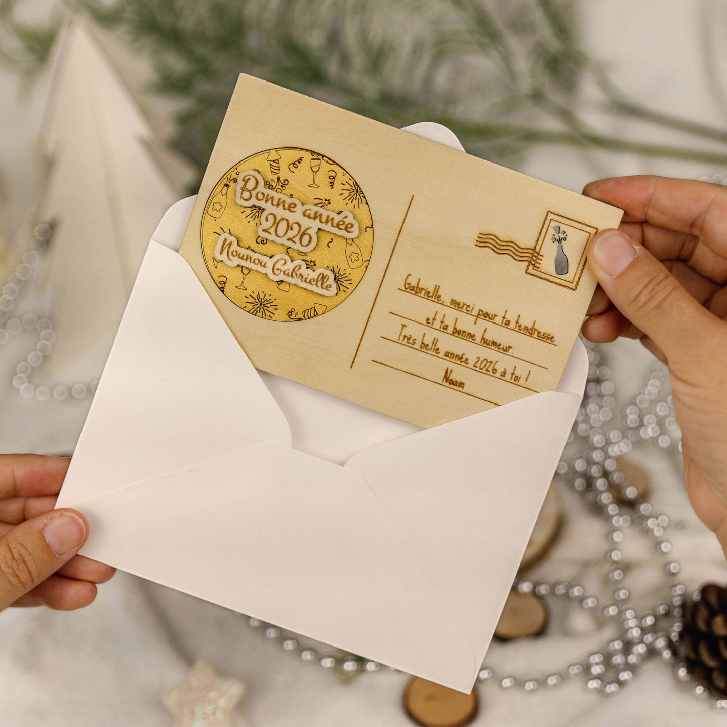 Carte postale en bois personnalisée avec magnet détachable