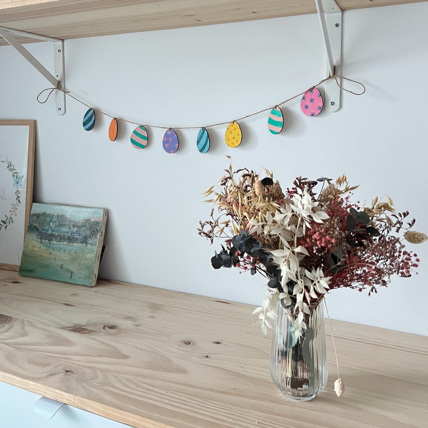 Guirlande d'œufs de Pâques en bois à colorier