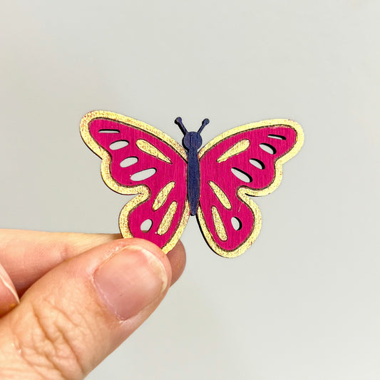 Pin’s Papillon en bois
