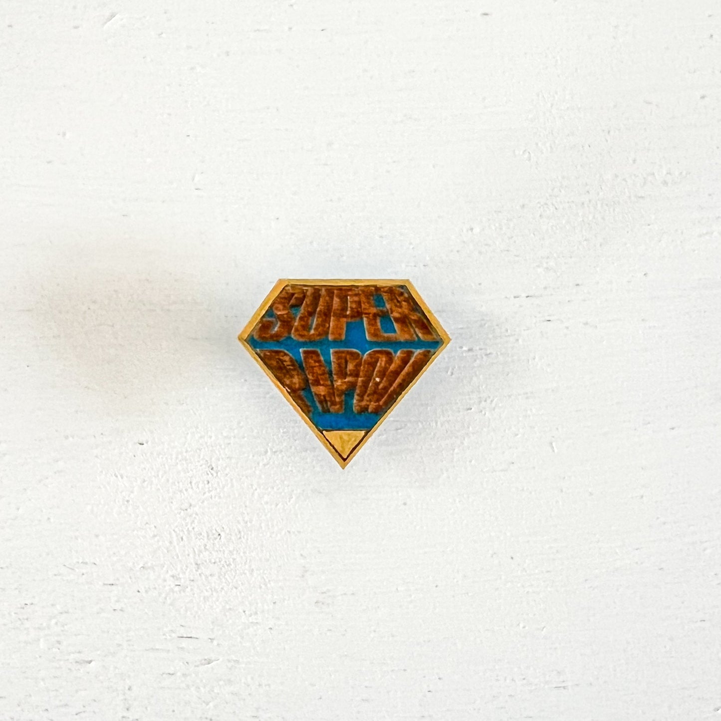 Pin’s en bois “Super Héros” personnalisé