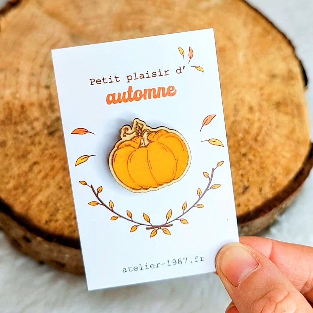 Pin's citrouille en bois