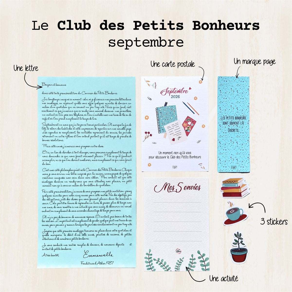 Le contenu d'une enveloppe du Club des Petits Bonheurs : une lettre, une carte postale, un marque-page, des stickers et une activité